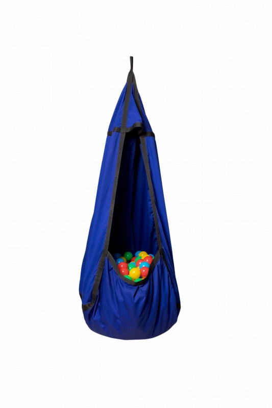 Granatowy hamak kokon z piłeczkami – terapeutyczna huśtawka sensoryczna typu "safe place".