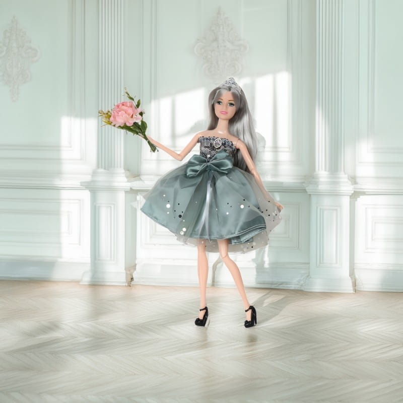 WOOPIE ROYAL Lalka Emi w Eleganckiej Sukni Tiulowej z Kokardą i Bukietem