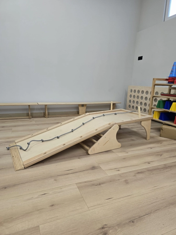 Zjeżdżalnia Standard Simedica do terapii sensorycznej, klasyczna konstrukcja