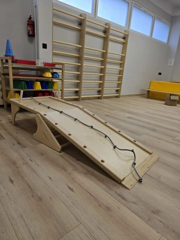 Zjeżdżalnia Standard Simedica do terapii sensorycznej, klasyczna konstrukcja