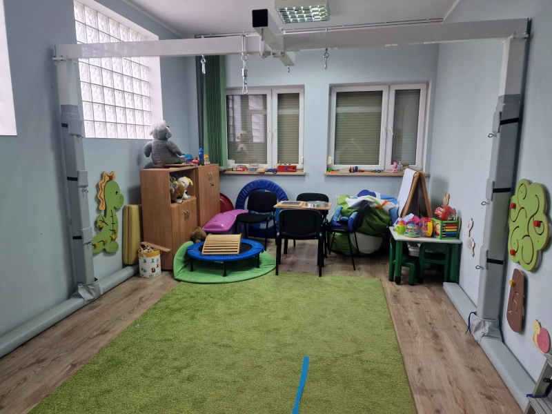 Kompaktowa szara rama stalowa wolnostojąca od 3m do 4m – stelaż podwieszany SI.