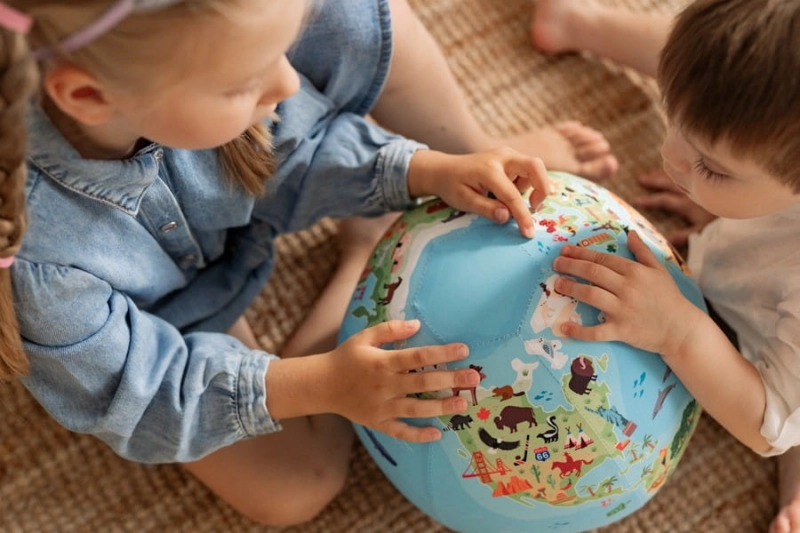Piłka Balonowa Globus Kontynenty ze zwierzątami