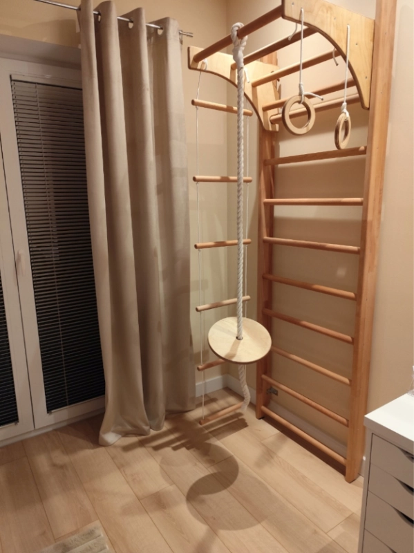 Drabinka gimnastyczna TEENAGER 220 × 70 cm z regulowanym drążkiem, pierścieniami, liną i drabinką sznurkową
