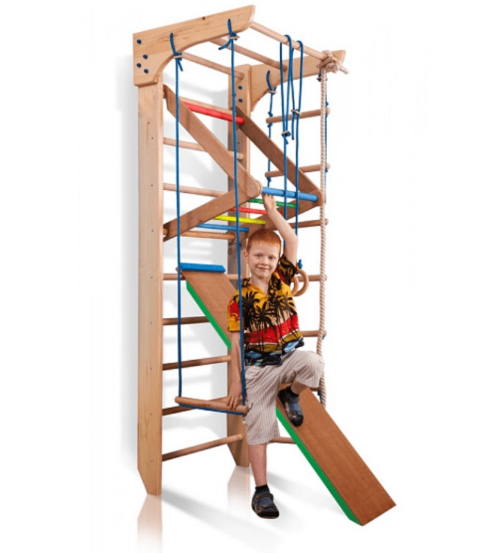 Kącik sportowy COMBI 240 cm ze zjeżdżalnią 150 cm, drabinką linową, pierścieniami, trapezem i liną wspinaczkową.