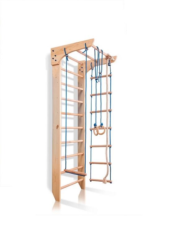Drewniany kącik sportowy Bambino 220 cm z drabinką gimnastyczną, trapezem, drabinką plecioną, pierścieniami i liną wspinaczkową.