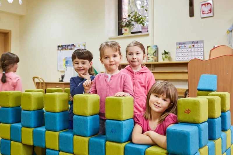 Zestaw klocków magnetycznych Fun JollyHeap – 300 dużych piankowych klocków.